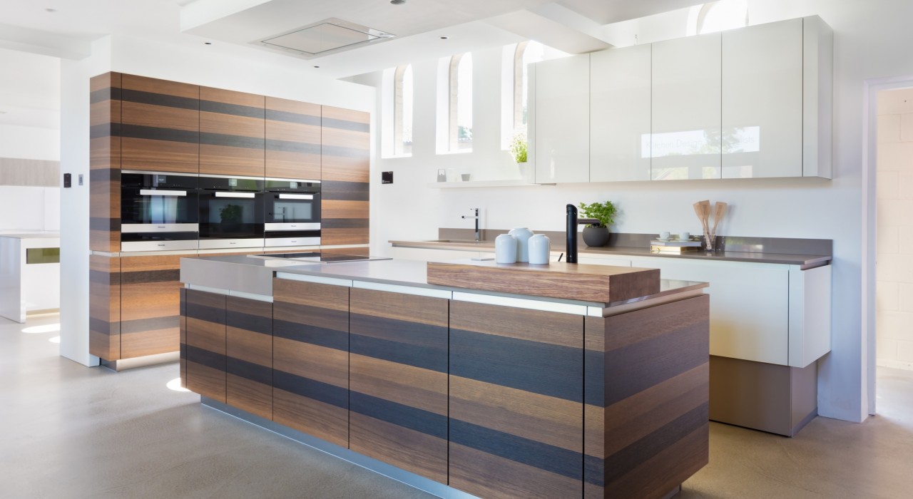 Cappuccino soft lacquer and Polar White Glass kitchen