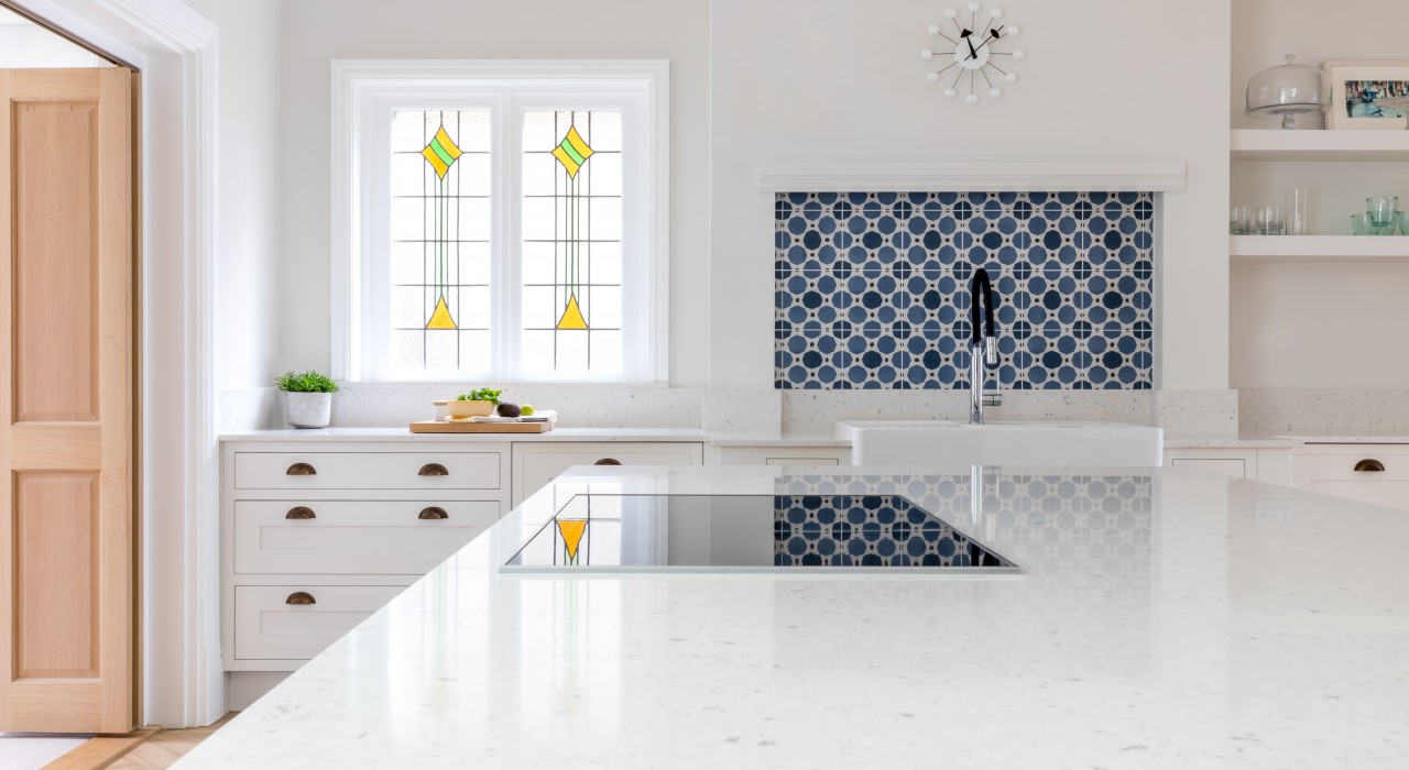 Geometric tiled backsplash