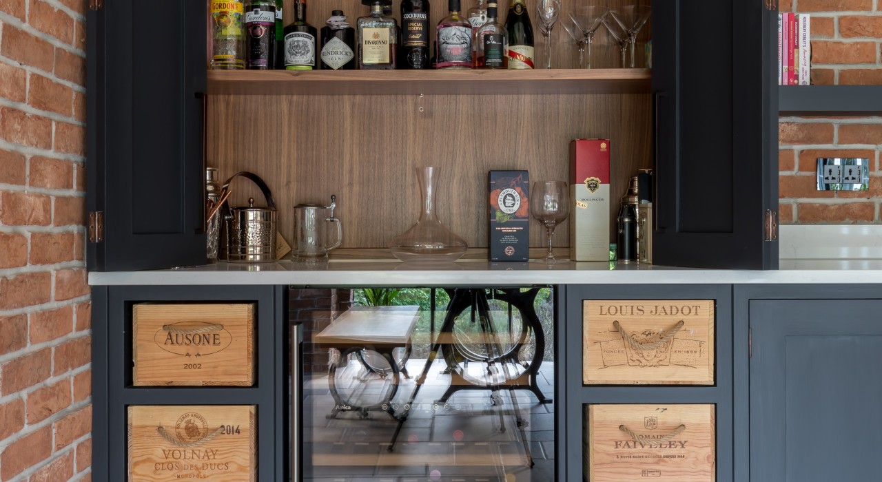 Dresser with bi-fold doors