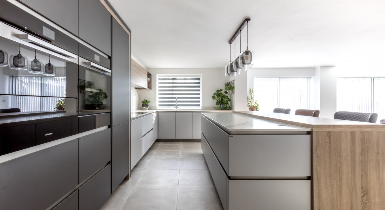A three tone scheme kitchen extension