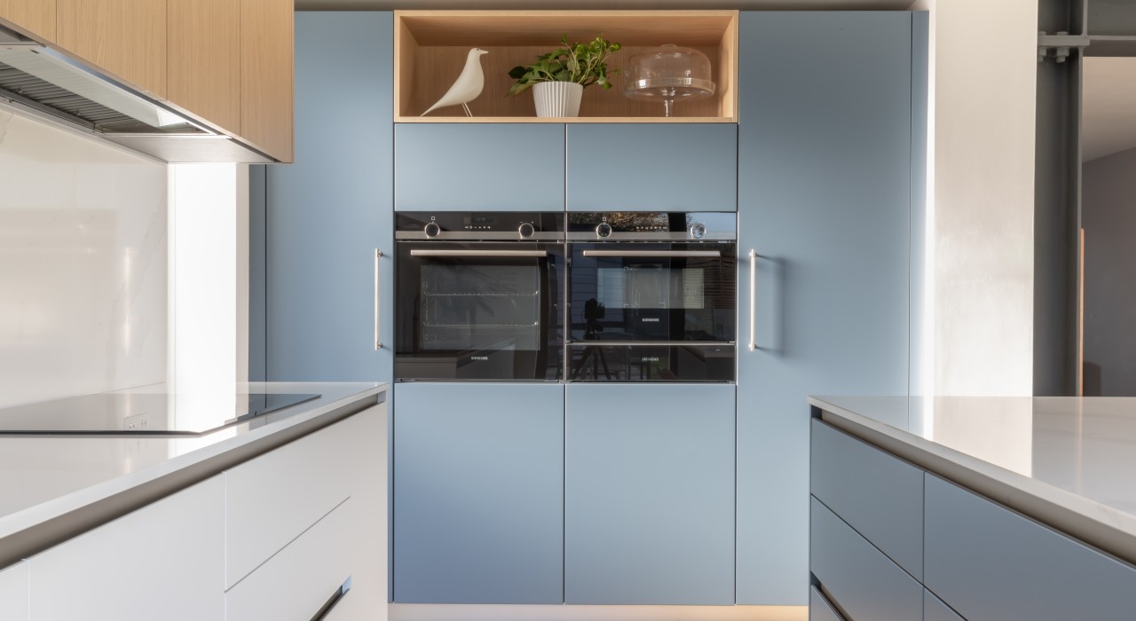 Oak  White  Blue kitchen illustration 4