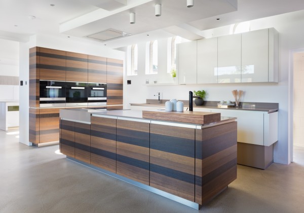 Cappuccino soft lacquer and Polar White Glass kitchen