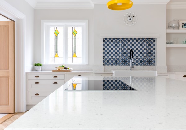 Geometric tiled backsplash