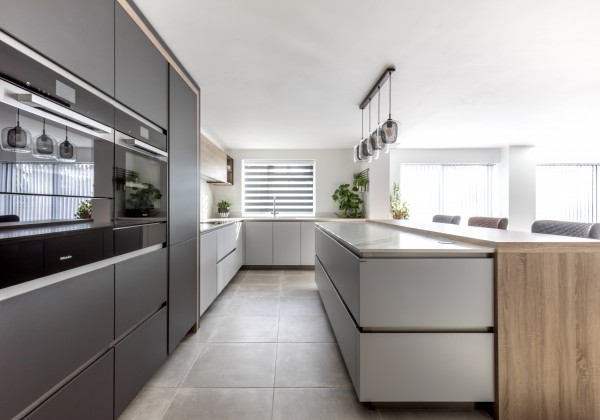 A three tone scheme kitchen extension